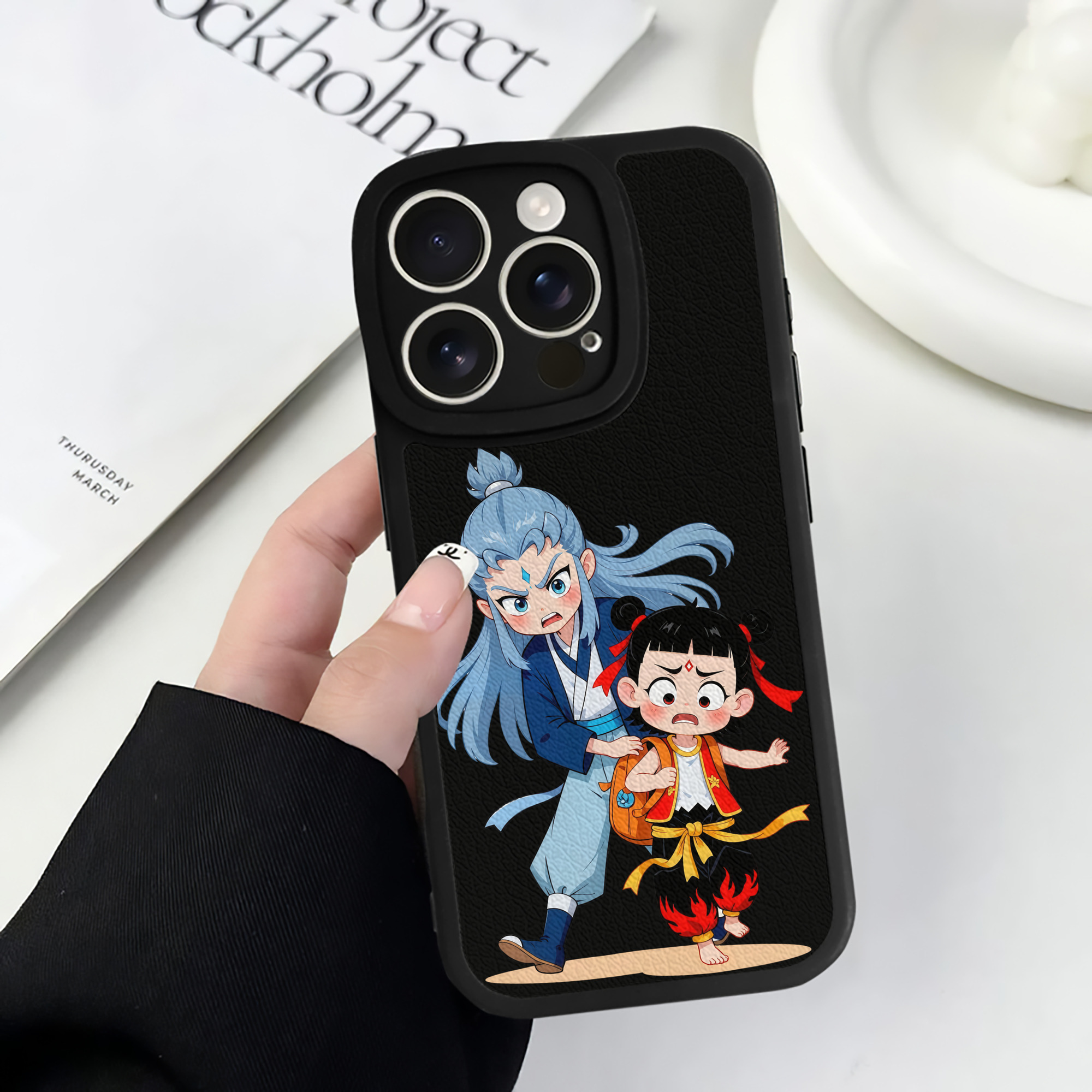 （画像用） Ne Zha 2 ナタ 魔童の大暴れ 【iPhone 16シリーズ対応】シリコンスマホケース（レザー調） 材質：シリコン